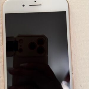 iPhone 8 plus - back is cracked